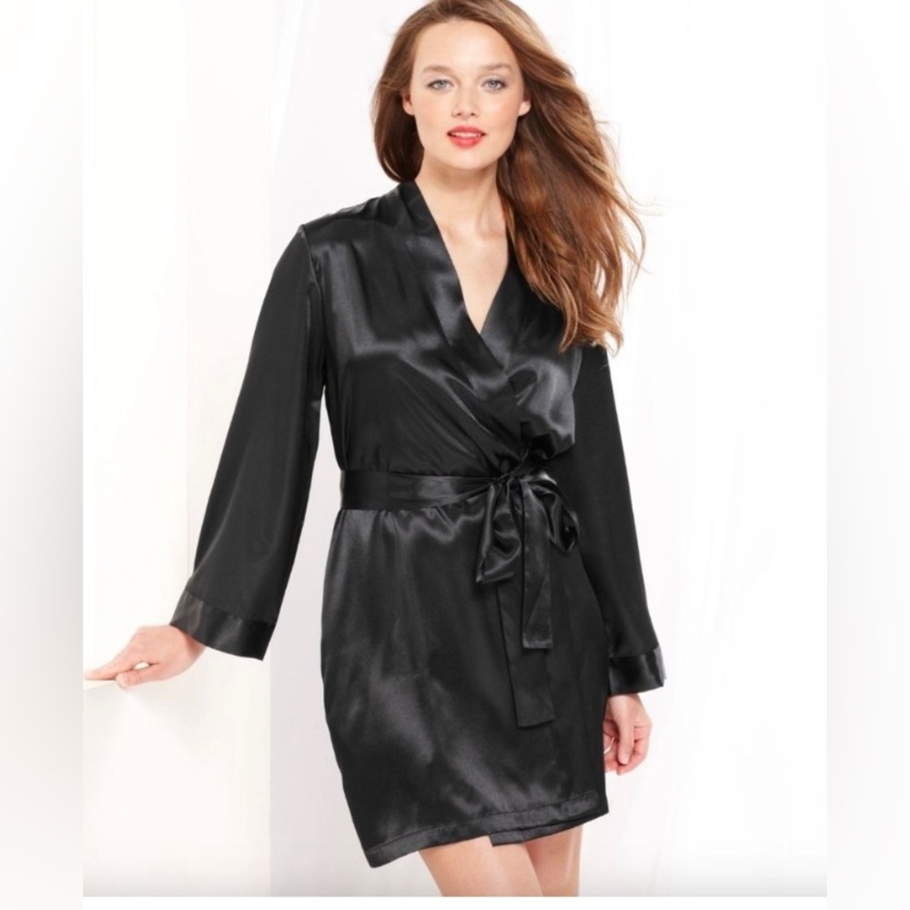 Morgan Taylor black satin thin robe. Size S/M. Smoke free home. VGUC.